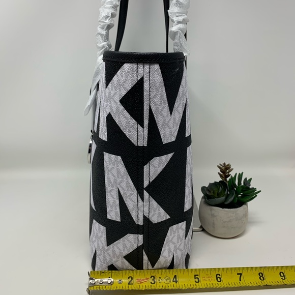 Michael Kors JST Medium Carryall Tote - Picture 3 of 9